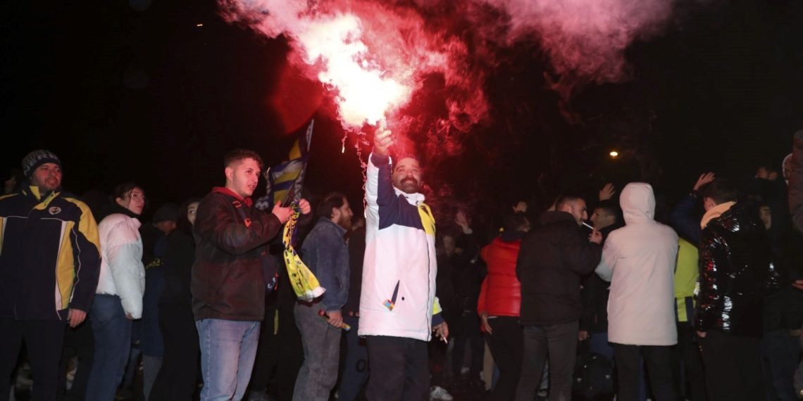 Taraftarlardan Fenerbahçe’ye coşkulu karşılama