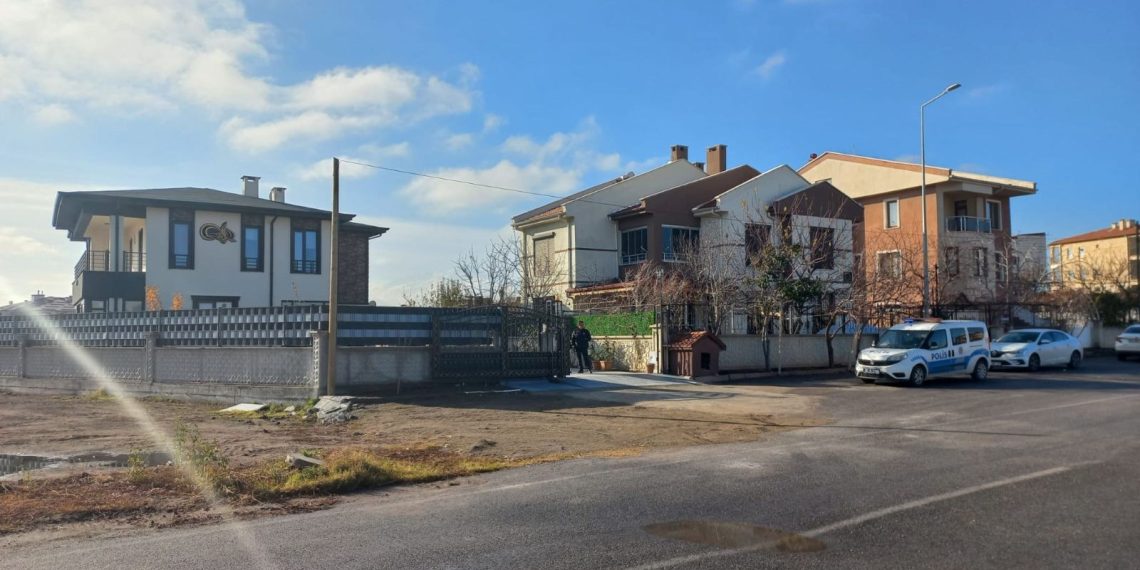 Temizlenen tabanca ateş aldı: 1 yaralı