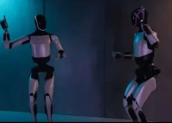 Tesla’nın yeni robotu “Optimus II” insansı elleri ile yumurta haşlayabiliyor