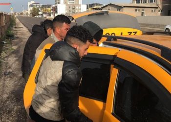 Ticari taksiden 6 kaçak göçmen çıktı