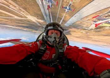 Türk Yıldızları kumandanla uçtu