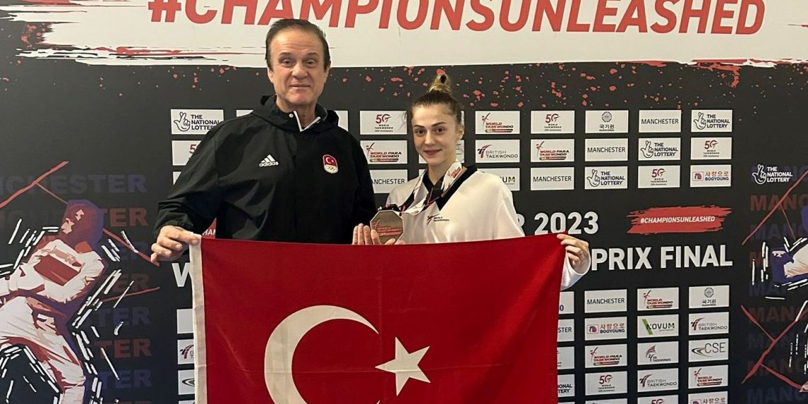 Ulusal tekvandocu Merve Dinçel Kavurat, İngiltere’de bronz madalya kazandı