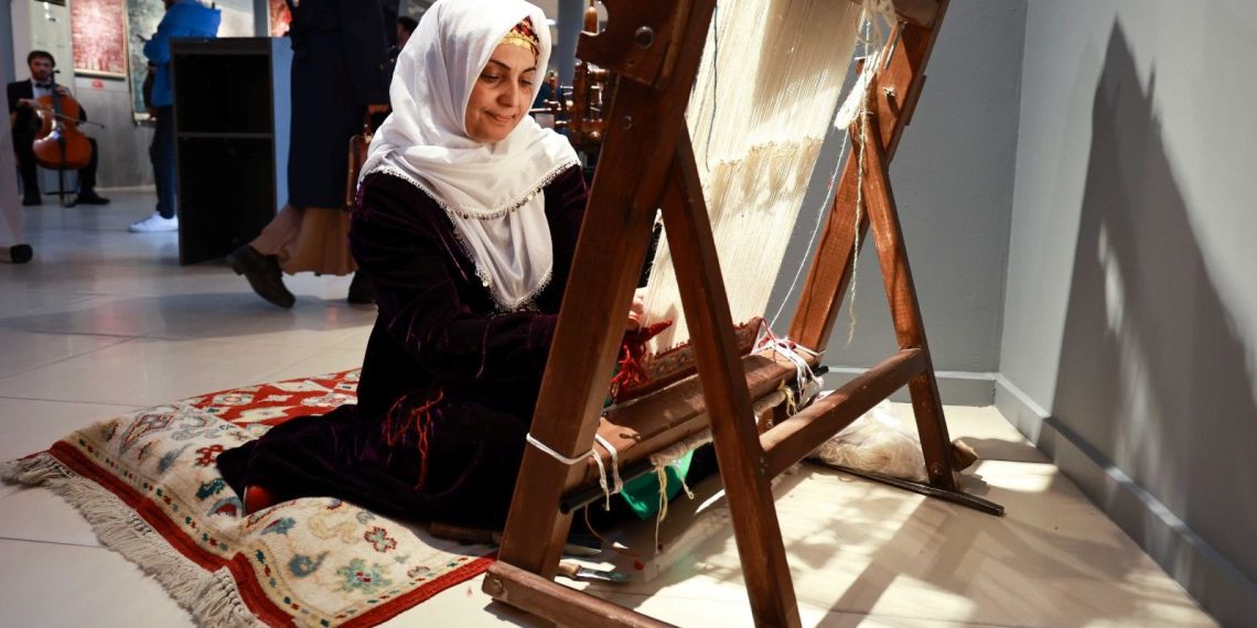 Uşak halısının tarihi serüveni kitaplaştı