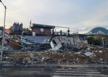 Üsküdar kıyısındaki kaçak kafe yıkıldı