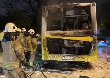Üsküdar’da İETT otobüsü yandı