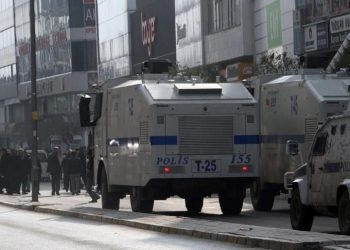 Van’da şov yürüyüşü ve açık hava toplantılarına süreksiz yasak