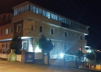 Yalova’da KYK yurdunda 15 öğrenci zehirlenme kuşkusuyla hastaneye kaldırıldı