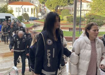 Yaşlı aylığı için geçersiz rapor hazırlayan çeteye operasyon