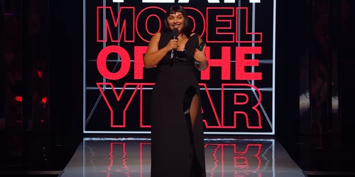 Yılın modeli mükafatını birinci kere ”Büyük vücut model” Paloma Elsesser aldı