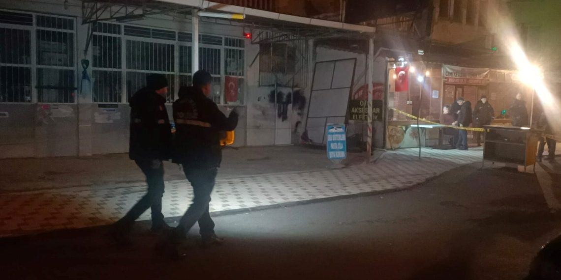 Yol kenarında bıçaklanmış halde bulundu: Kaldırıldığı hastanede öldü