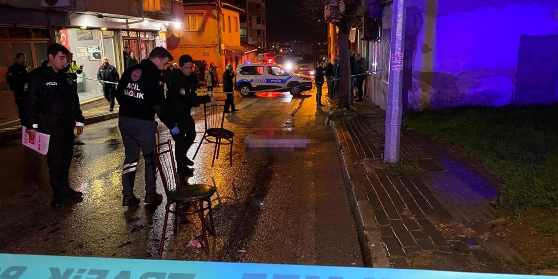 Yola fırlayan çocuk aracın altında can verdi, şoför kaçtı