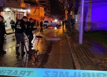 Yola fırlayan çocuk aracın altında can verdi, şoför kaçtı