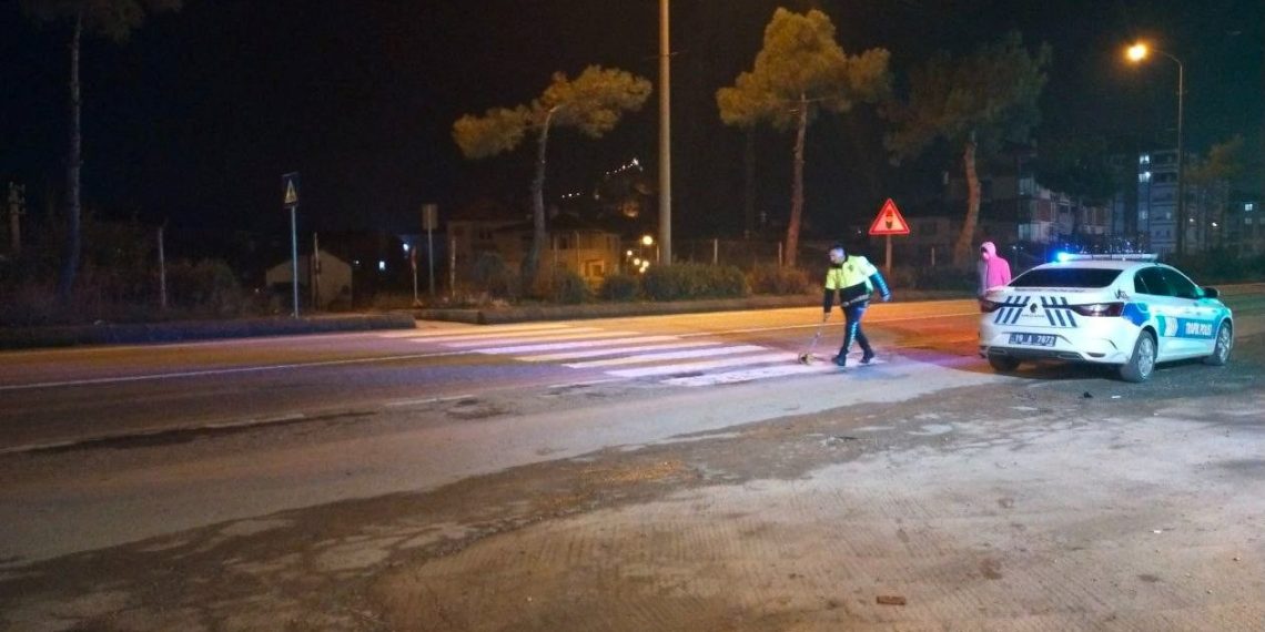 Yolun karşısına geçerken arabanın çarptığı bayan hayatını kaybetti