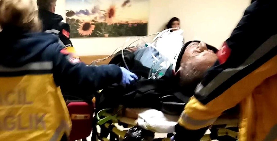 Yolun karşısına geçmek isterken arabanın çarpmasıyla ağır yaralandı