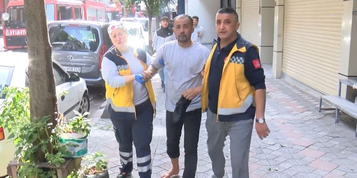 Zeytinburnu’nda alev alan yağa su döktü, yaralandı