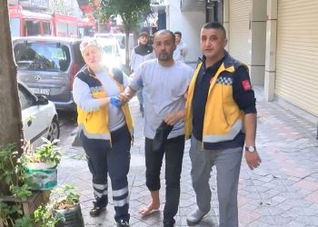 Zeytinburnu’nda alev alan yağa su döktü, yaralandı