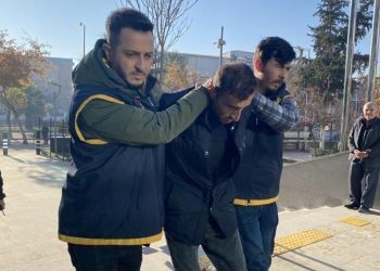 16 yaşındaki çocuğu 11 yerinden bıçaklayarak öldürdü