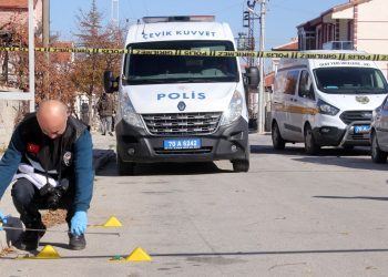 2 kardeşe konutlarının önünde pompalı tüfekli akın