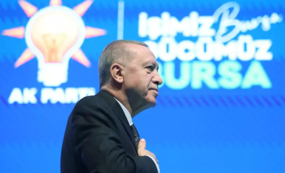 Erdoğan’dan CHP’ye tepki: Herkes bir köşe başına yapışmanın derdinde