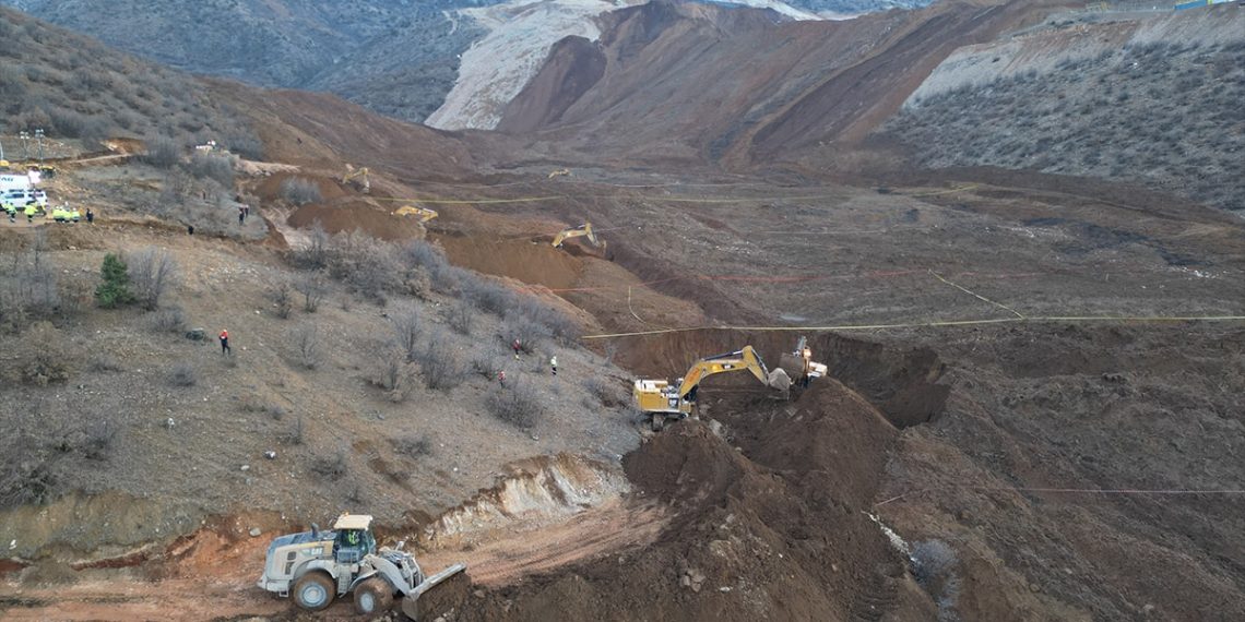 Erzincan’da maden sahasında incelemelerde bulunan bilirkişi heyeti ön raporunu tamamladı