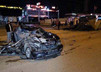 Adana’da araba ile kamyonet çarpıştı: 1 meyyit, 3 yaralı