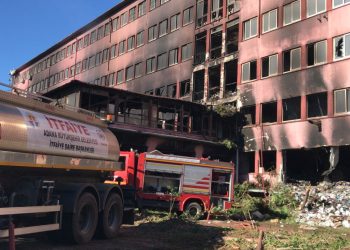 Adana’daki eski devlet hastanesi yangınıyla ilgili 2 çocuğa gözaltı