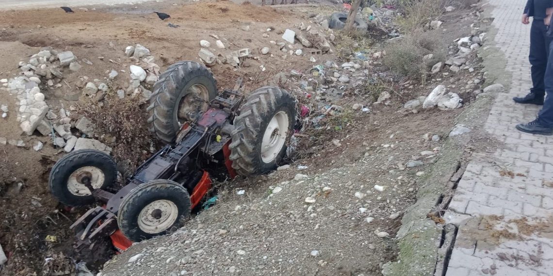Adıyaman’da traktör devrildi: 1’i ağır 2 yaralı