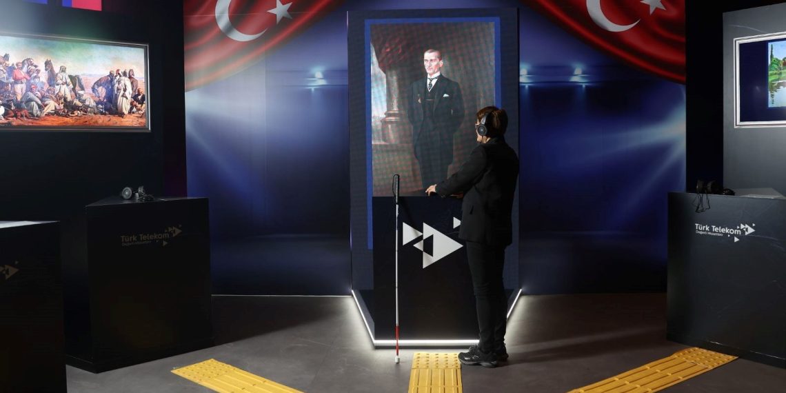 AKM’deki “Tablolar Konuşuyor Dijital Sergisi”ni 10 bine yakın sanatsever ziyaret etti