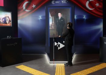 AKM’deki “Tablolar Konuşuyor Dijital Sergisi”ni 10 bine yakın sanatsever ziyaret etti