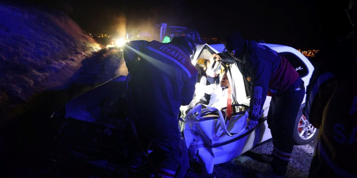 Aksi şeride giren alkollü şoför dehşet saçtı: 8 yaralı