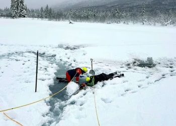 Alaska’da köpeğini kurtarmak için donmuş ırmağa atlayan bayan kayboldu