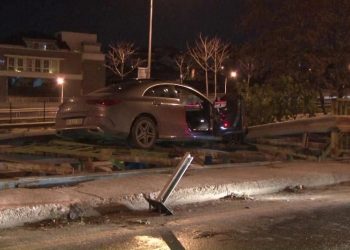 Alkollü şoför kaza yaptı: Çekim yapan basın mensuplarına saldırdı