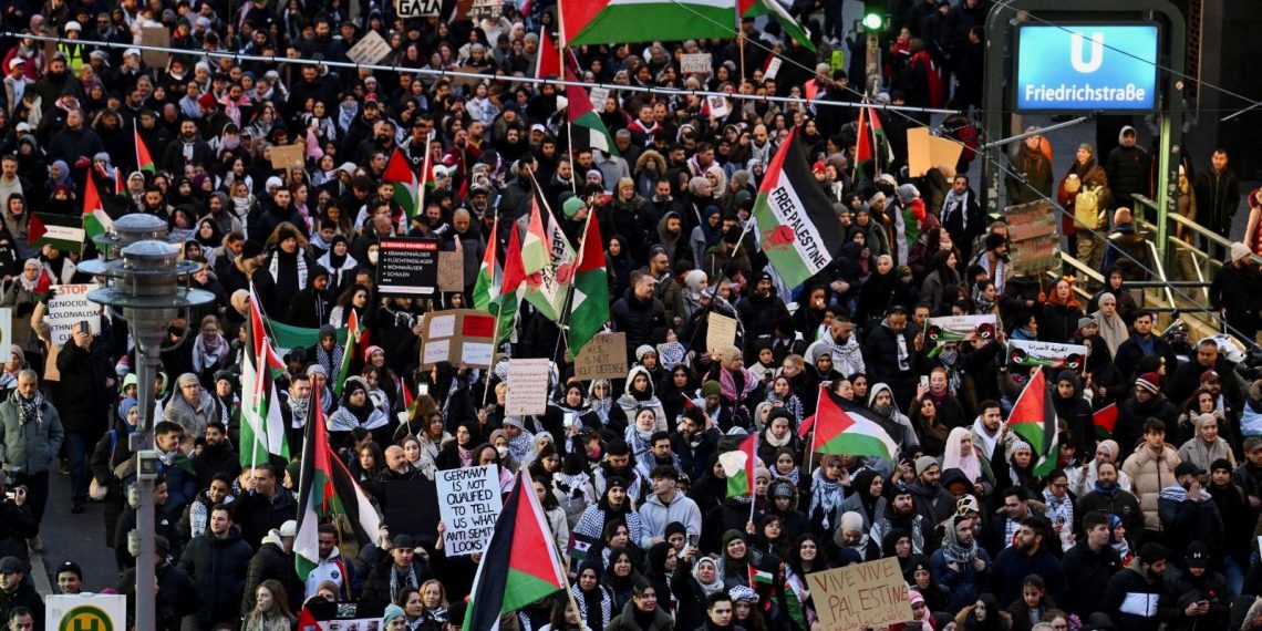 Almanya’da İsrail’in Gazze’ye yönelik taarruzları protesto edildi