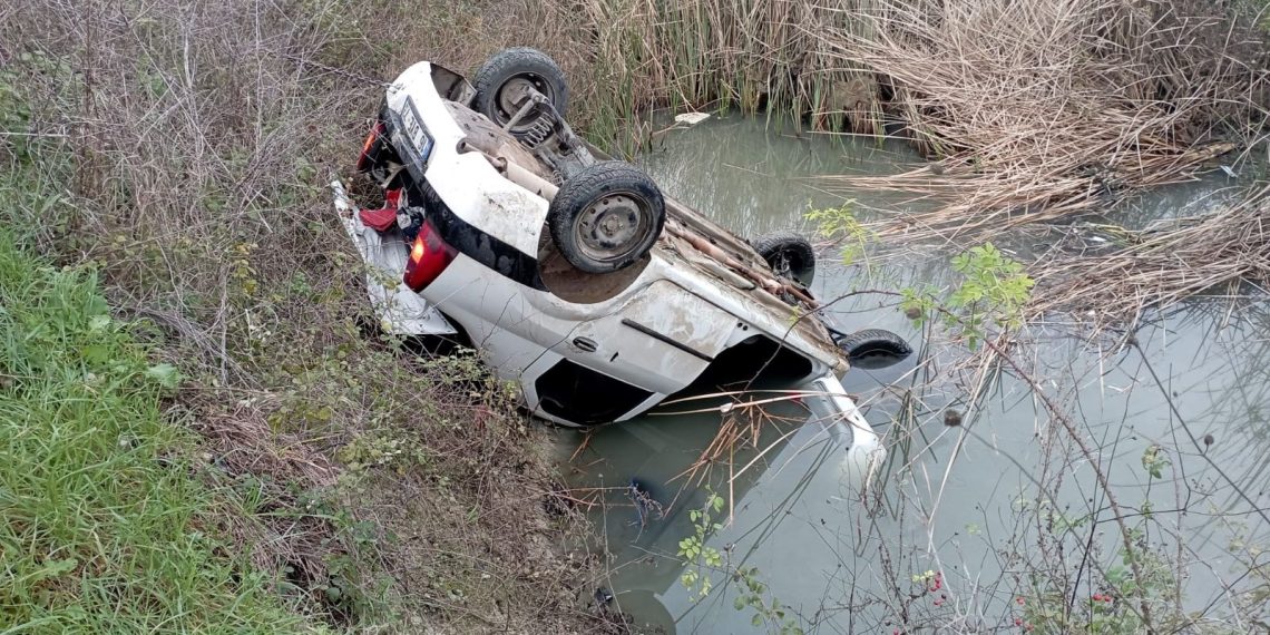 Araba sulama kanalına devrildi: 1 meyyit, 4 yaralı