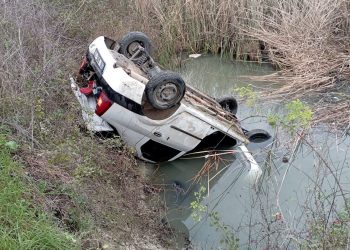 Araba sulama kanalına devrildi: 1 meyyit, 4 yaralı