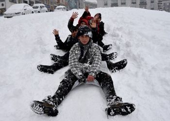 Ardahan’da eğitime kar manisi