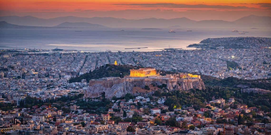 Atina son 160 yılın en sıcak sonbaharını yaşadı