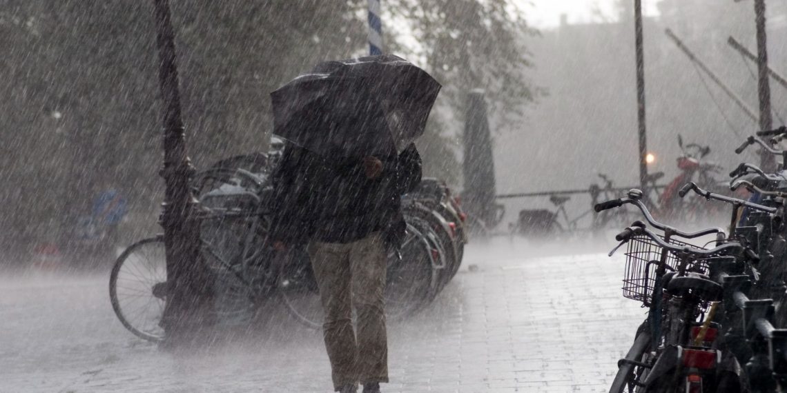 Avrupa’yı Pia fırtınası vurdu: 2 kişi öldü