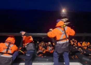 Ayvalık açıklarında 45 sistemsiz göçmen kurtarıldı