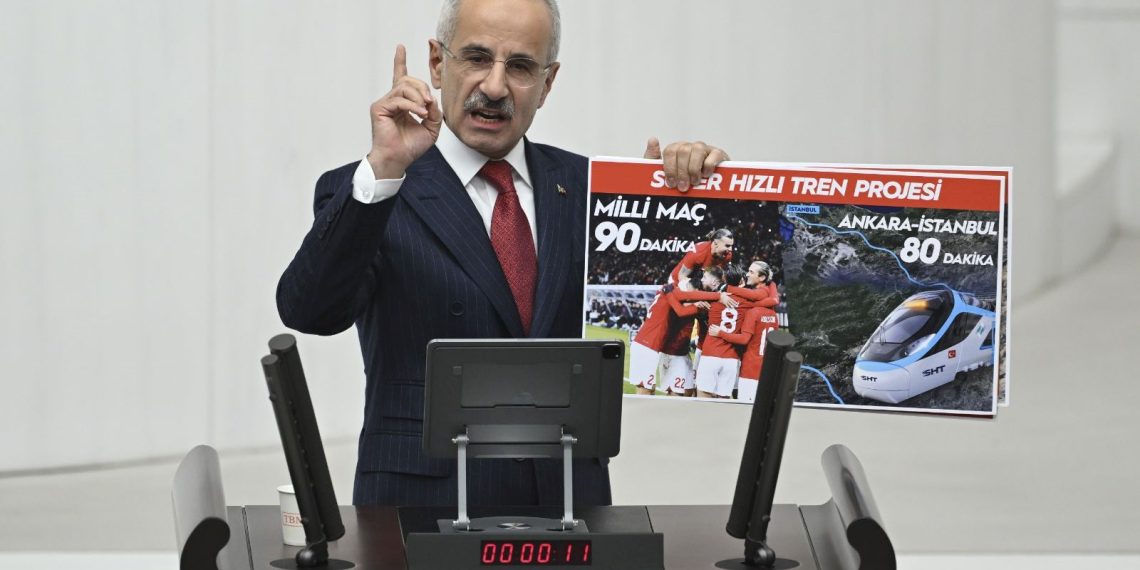 Bakan Uraloğlu: İstanbul – Ankara ortası 80 dakikaya inecek