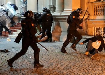 Belgrad’da belediye binasına baskın