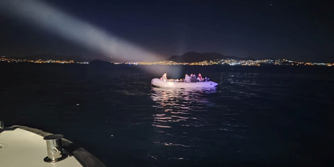 Bodrum açıklarında 44 sistemsiz göçmen kurtarıldı: 31 göçmen yakalandı