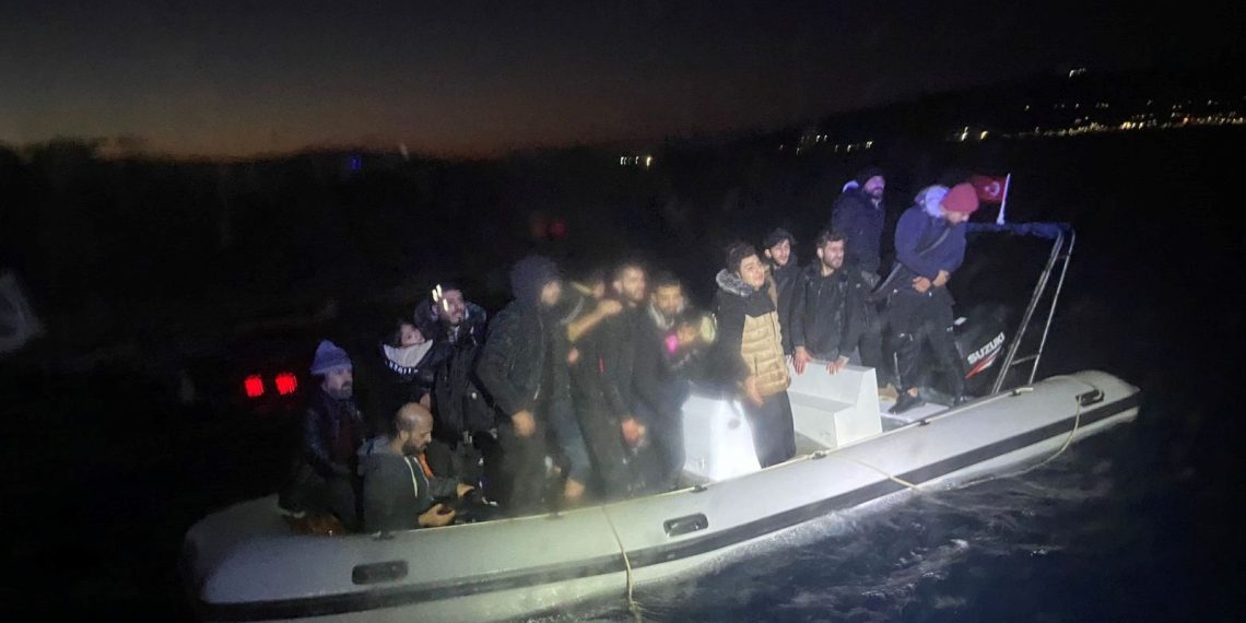 Bodrum’da 17 sistemsiz göçmen kurtarıldı