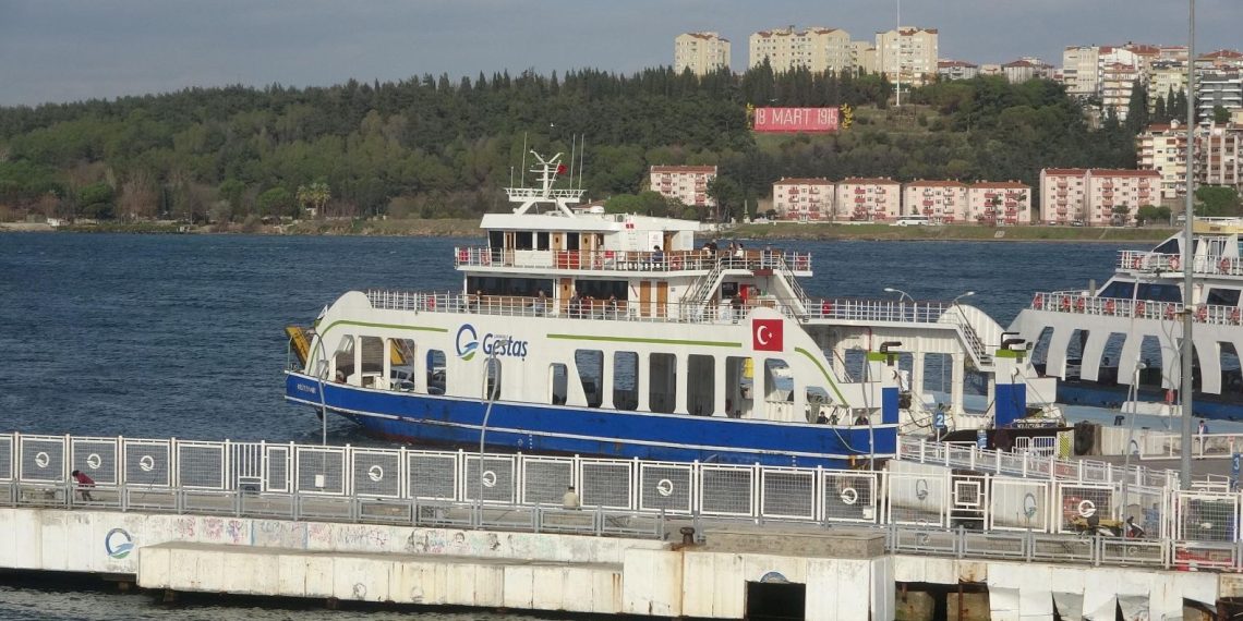 Bozcaada ve Gökçeada feribot seferlerine fırtına manisi