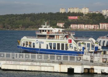Bozcaada ve Gökçeada feribot seferlerine fırtına manisi