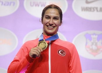 Buse Tosun Çavuşoğlu en uygun çıkış yapan bayan güreşçi oldu