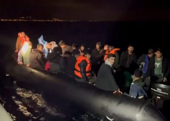 Çanakkale açıklarında 70 sistemsiz göçmen yakalandı