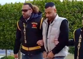 Cinayetten aranıyordu, barlar sokağında eğlenirken yakalandı