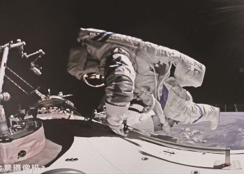 Çin’in taykonot takımı Uzay’da birinci yürüyüşü yaptı