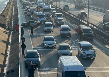 D-100’de 8 araç birbirine girdi